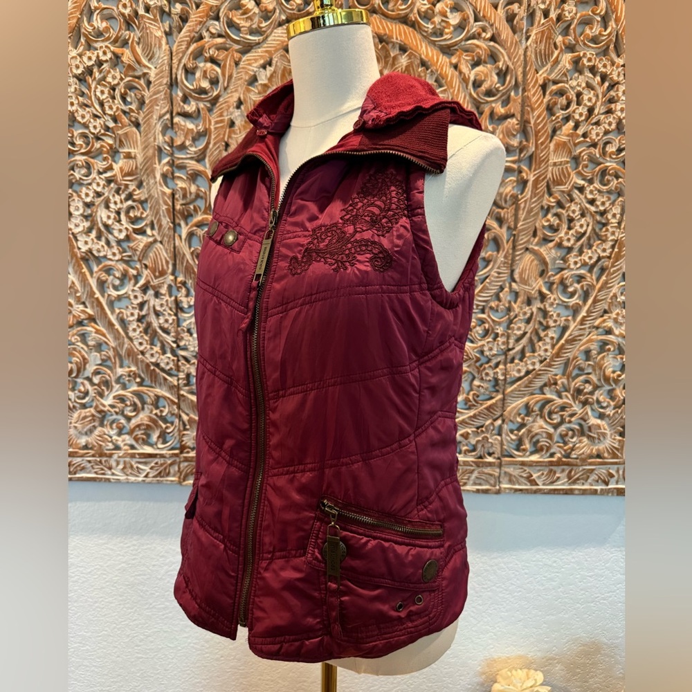 Maurices Raspberry Burgundy Hooded Vest w/ Embroidery Detail- size M - Picture 6 of 16